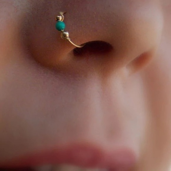 🌺 Absolutely stunning Bohemian Green Bead Nose Round Hoop Piercing ring - Picture 8 of 15